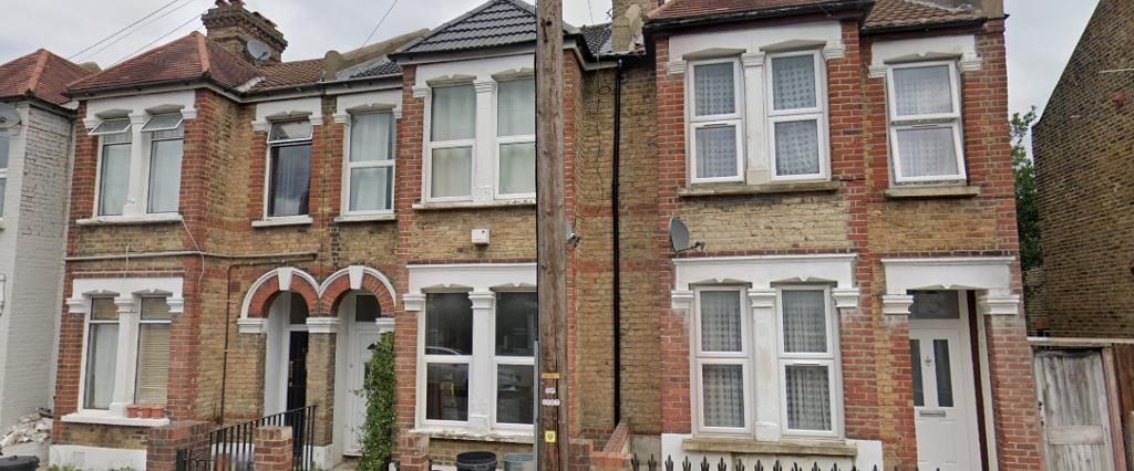 4 bedroom terraced house to rent - Photo 1