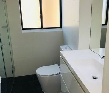 Recently Renovated Apartment with Water Views and Walk to Balmoral ... - Photo 3