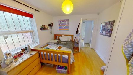 6 bedroom ground floor flat to rent - Photo 2