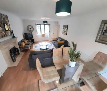 6 bedroom detached house to rent - Photo 2