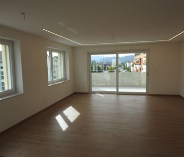 "grosse, moderne 4.5-Zimmer-Wohnung mit Lift und eigenem Waschturm" - Foto 2