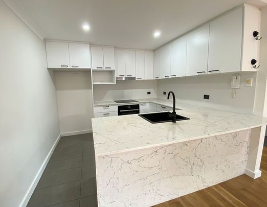 Sunlit, Spacious & Exceptionally Located - A Must-See Three-Bedroom Apartment! - Photo 1