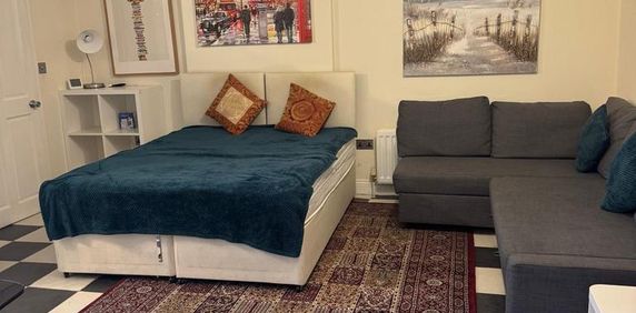 Studio to rent - Photo 2