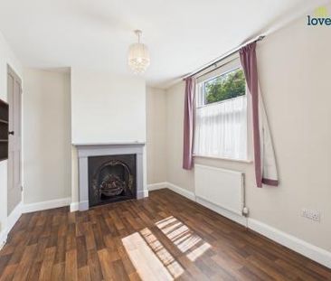 3 bedroom Detached house To Let - Photo 4