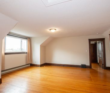 1 Bedroom Upper Unit with Large living space in St. Catharines!! - Photo 5