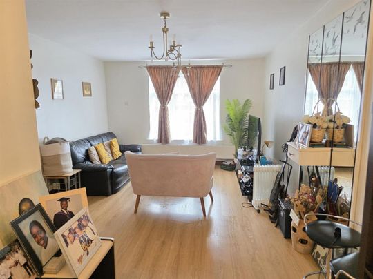 3 Bedroom House - Terraced To Let - Photo 1