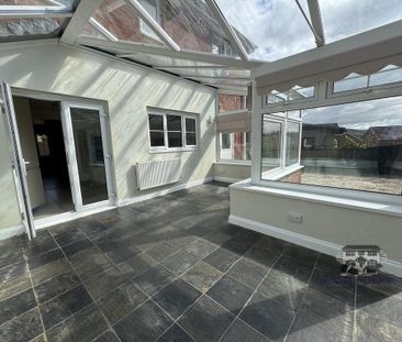 4 bedroom detached house to rent - Photo 3