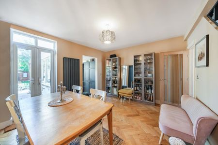 4 bedroom end of terrace house to rent - Photo 5