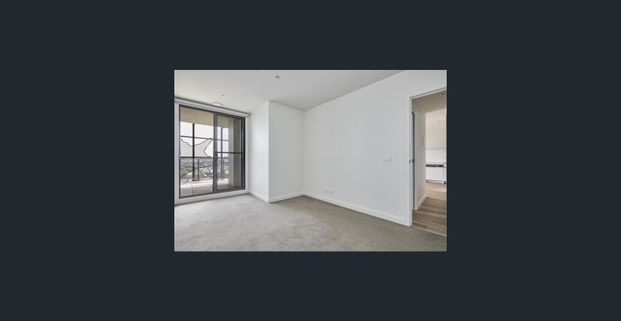 Sunny, spacious & perfectly positioned - Photo 1