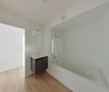Location Appartement 4 pièces 93m² POITIERS 86000 - Photo 4