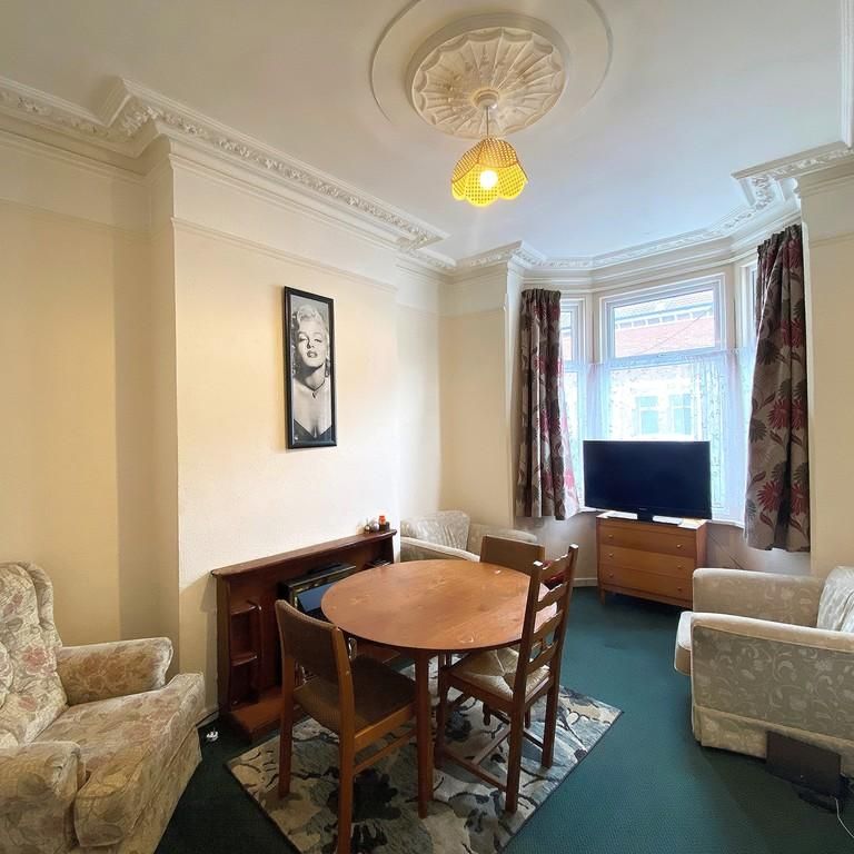4 bedroom terraced house to rent - Photo 1