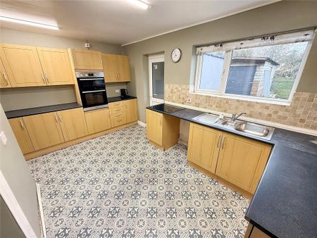 3 bedroom semi-detached house to rent - Photo 5