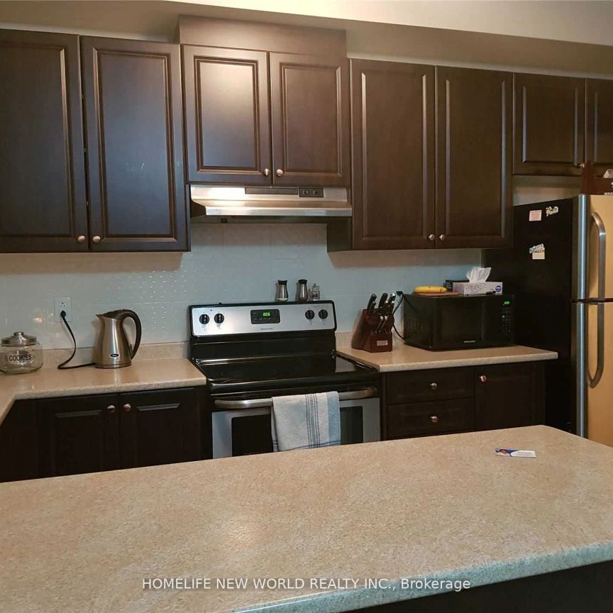 Condo Townhouse For Lease | W9194945 - Photo 1