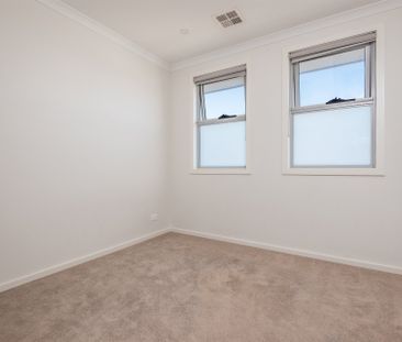 Light & Bright Townhouse - Photo 2