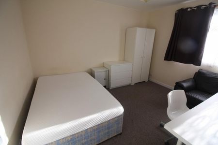 5 bedroom detached house to rent - Photo 3