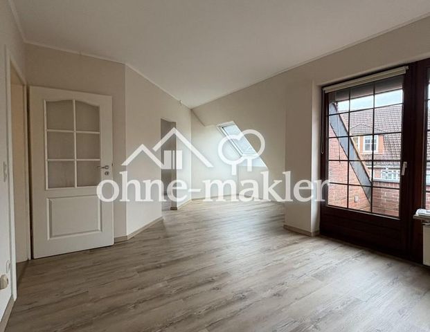 SCHÖNE DACHGESCHOSSWOHNUNG MITTEN IN HANSTEDT - Photo 1