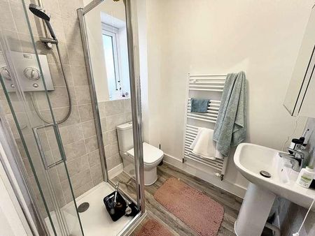 Wynne Crescent, Rugby, CV21 - Photo 2