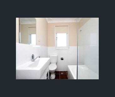3 Bedroom Family Home with a Large Open Plan Lounge & Dining - Photo 4