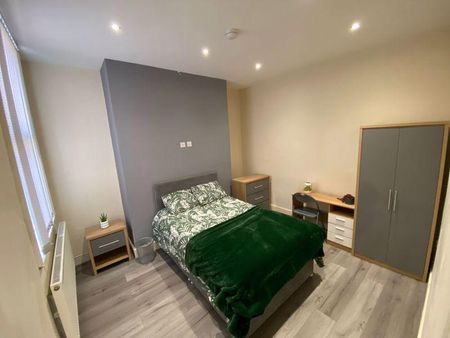 8 bedroom terraced house to rent - Photo 3