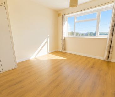 2 Bed Flat, Summit Way, SO18 - Photo 2