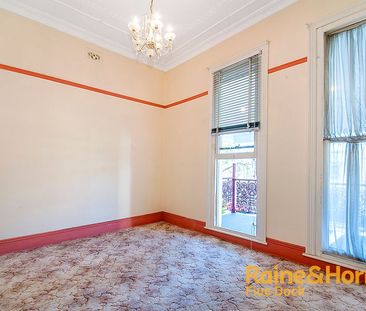 Conveniently Located Apartment - Photo 1