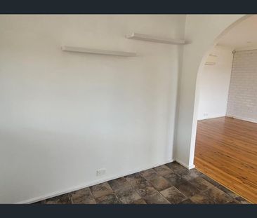 35 COCHRANE STREET, MINTO - Photo 3