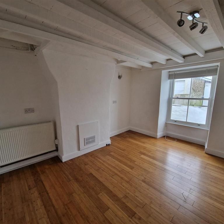 2 bedroom terraced house to rent - Photo 1