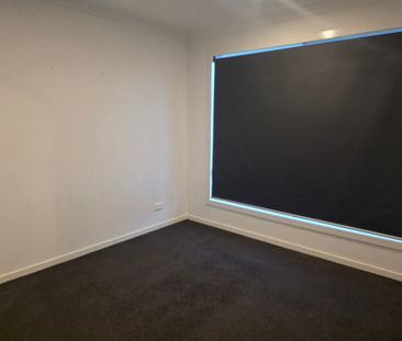 Cranbourne East - Photo 2