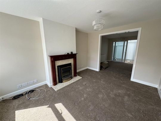 3 bedroom semi-detached house to rent - Photo 1