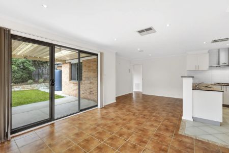 Single level , spacious townhouse - Photo 2