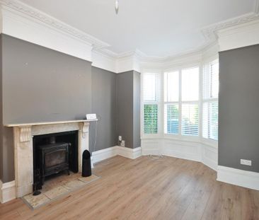 4 bedroom end of terrace house to rent - Photo 3