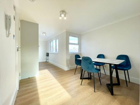 Studio to rent - Photo 2