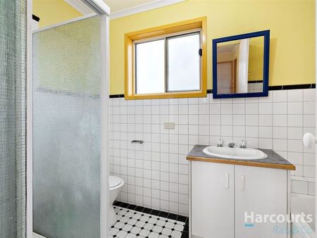 Charming 3-Bedroom Townhouse in Epping - Photo 5