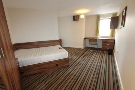 6 bedroom flat to rent - Photo 5