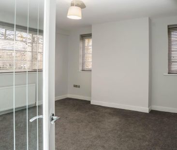 3 bedroom apartment to rent - Photo 2