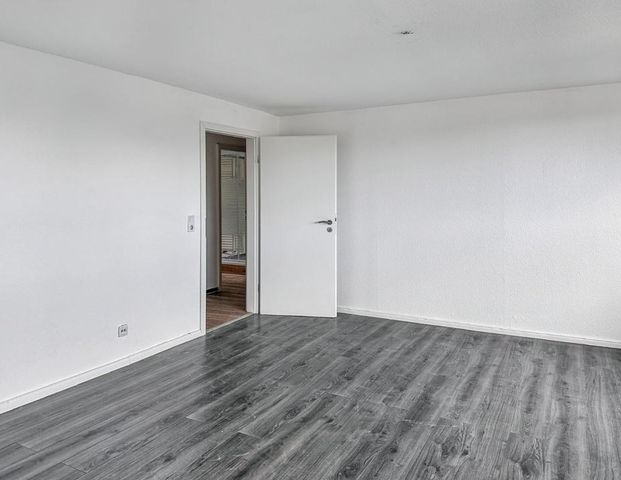 Neue Böden + renoviert - 3-Zimmer DG-Wohnung Krefeld - Foto 1
