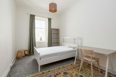 3 bedroom flat to rent - Photo 2