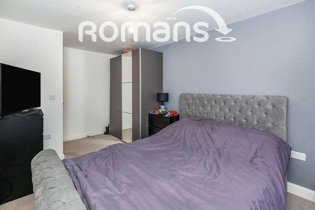 Hythe Lodge, Boyn Valley Road, Maidenhead, SL6 - Photo 4