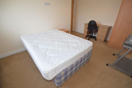 4 bedroom detached house to rent - Photo 5