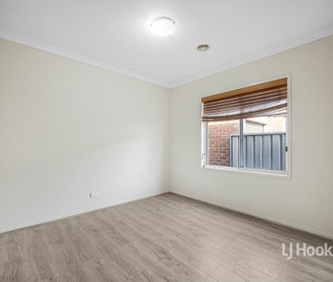 37 Hatfield Place, Deer Park VIC, Belconnen - Photo 4