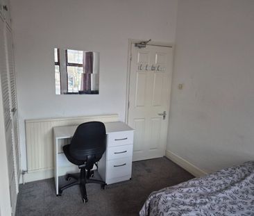 Room in a Shared House, Filton Avenue, BS7 - Photo 3