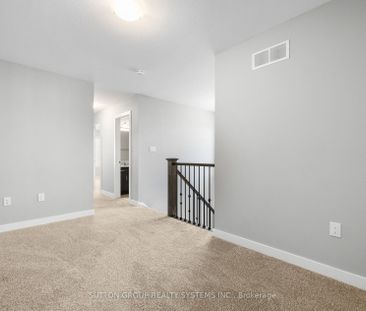 Townhouse For Lease | X8121562 - Photo 1