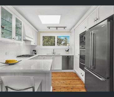 Private family residence set on quiet corner block - Photo 3