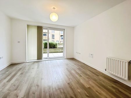 One-Bedroom Apartment - Photo 2