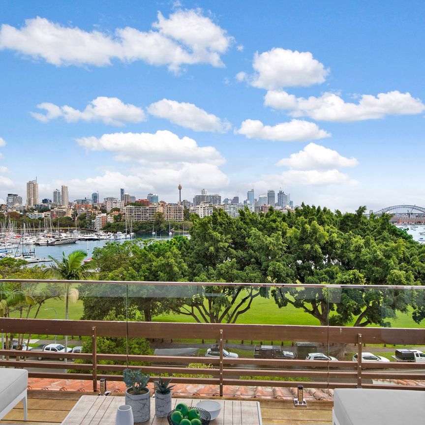 Unique Penthouse With Iconic Harbour Views & The Ambience Of A Private Villa - Photo 1