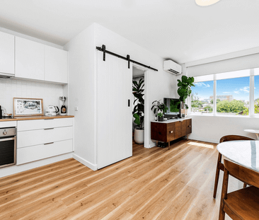 Renovated Apartment in Seddon - Photo 4