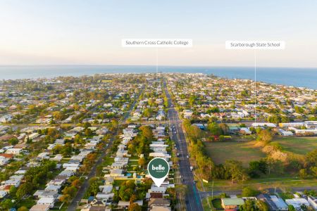 3 Bedroom house Redcliffe Contact Julie Sykes 0438 050 110 6 month lease offered - Photo 3