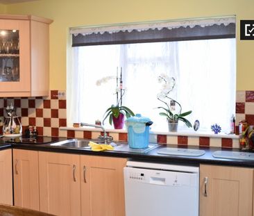 Room in shared 2-bedroom apartment in Donnybrook, Dublin - Photo 6