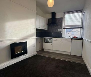 Cambridge Terrace, Scarborough, YO11 - Photo 2