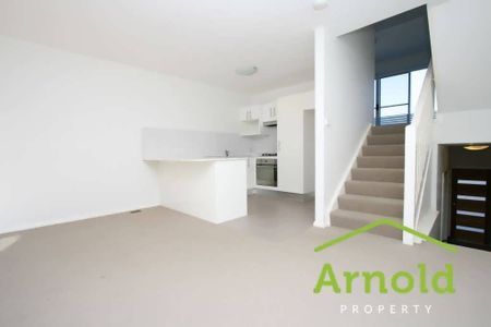 6 MONTH LEASE ONLY! Neat & Tidy 2 bedroom townhouse. - Photo 3